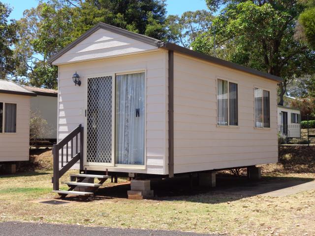 Motor Village Caravan Park - Toowoomba: basic cabins