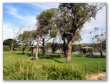 Torquay Foreshore Caravan Park - Torquay: Picnic area beside the river adjacent to the park