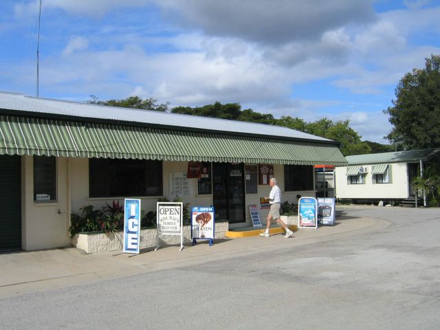 Magnetic Gateway Holiday Village - Townsville: Reception and shop