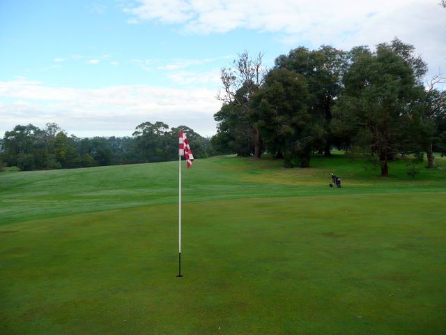 Trafalgar Golf Course - Trafalgar: Green on Hole 10 looking back along fairway.