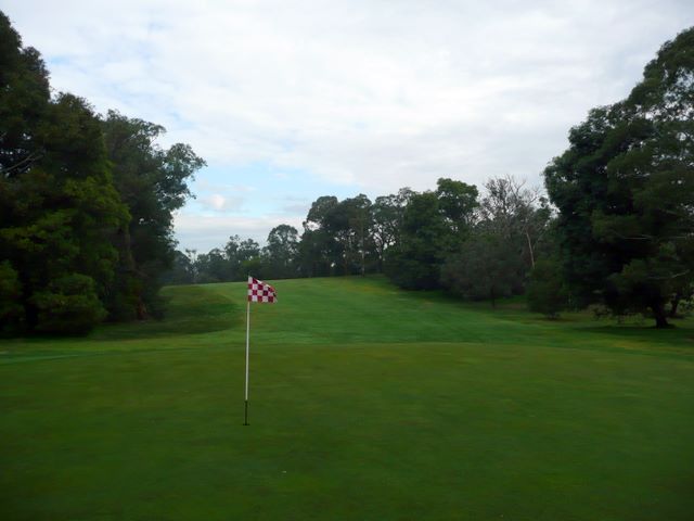 Trafalgar Golf Course - Trafalgar: Green on Hole 14 looking back along fairway