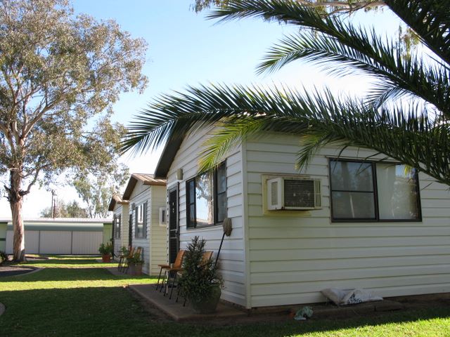 Tandara Caravan & Tourist Park - Trangie: Cottage accommodation ideal for families, couples and singles