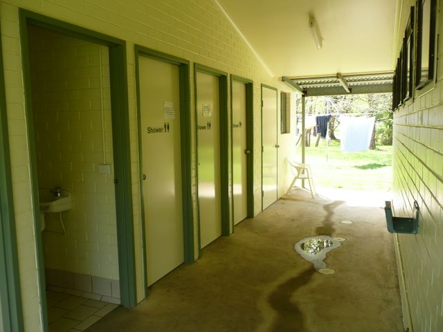 Tumbarumba Creek Caravan Park - Tumbarumba: Individual shower facilities are available as well and larger shower and toilet block.
