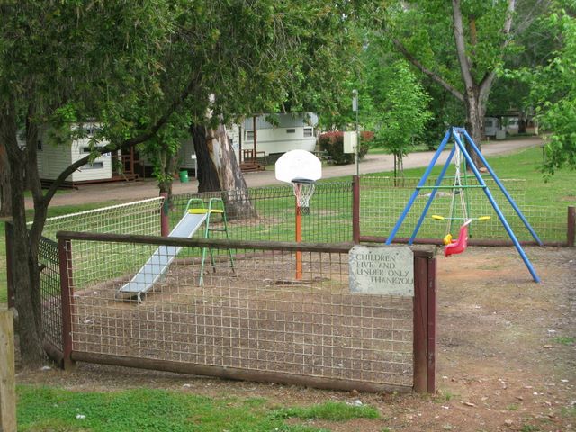 Blowering Holiday Park - Tumut: Playground for children.