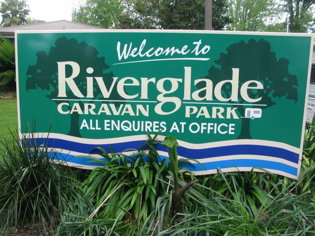 Riverglade Caravan Park  - Tumut: Riverglade Caravan Park welcome sign