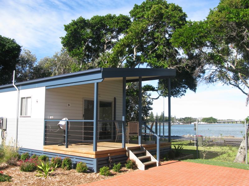 North Coast HP Tuncurry Beach - Tuncurry: Cottage accommodation, ideal for families, couples and singles with water views.