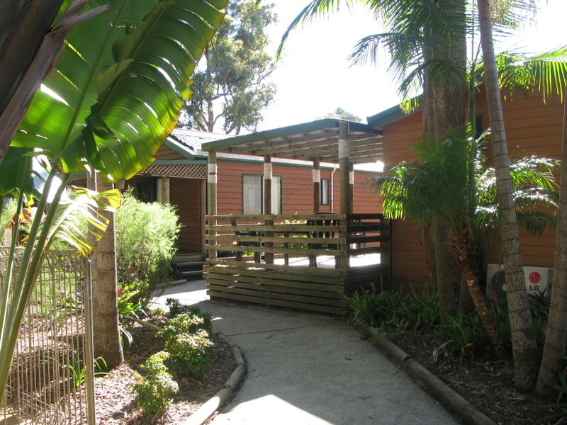 Twin Dolphins Holiday Park - Tuncurry: Cottage accommodation, ideal for families, couples and singles