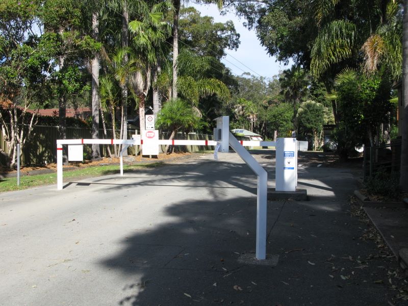 Twin Dolphins Holiday Park - Tuncurry: Secure entrance and exit