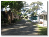 Twin Dolphins Holiday Park - Tuncurry: Gravel roads throughout the park