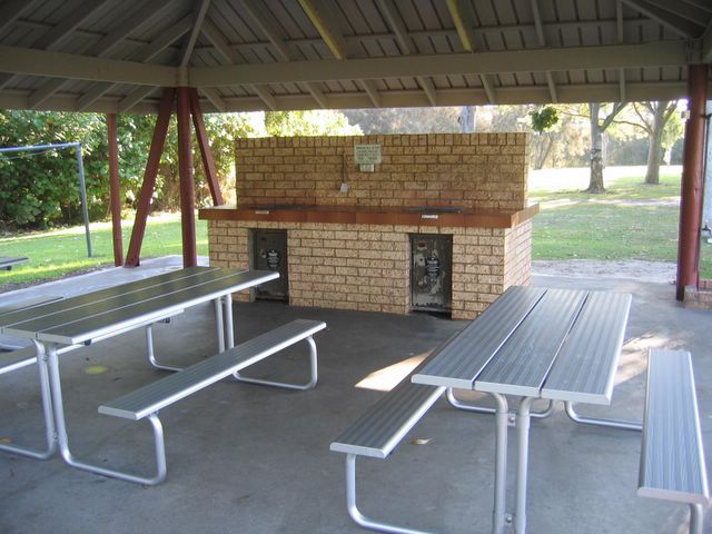 Boyds Bay Holiday Park - Tweed Heads: Camp kitchen and BBQ area