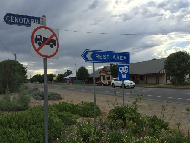 Uranquinty Rest Area - Uranquinty: Access to the rest area is clearly marked.