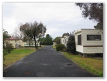 Country Road Caravan Park - Uralla: Good paved roads throughout the park