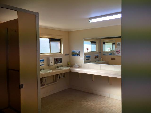 Urana Caravan Park & Aquatic Centre - Urana:  Interior view of the amenities. These are kept nice and clean. 