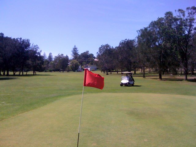 Urunga Golf and Sports Club - Urunga: Green on Hole 1 looking back along the fairway.