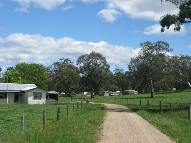 Valencia Creek Caravan Park - Valencia Creek: Approach to the park at the end of the road.
