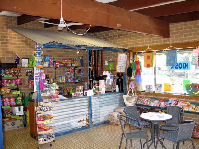 Venus Bay Caravan Park - Venus Bay: Coffee shop and kiosk adjacent to reception