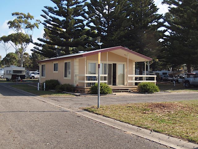 Victor Harbor Beachfront Holiday Park - Russell Barter 2009 - Victor Harbor: Large cottage for rent