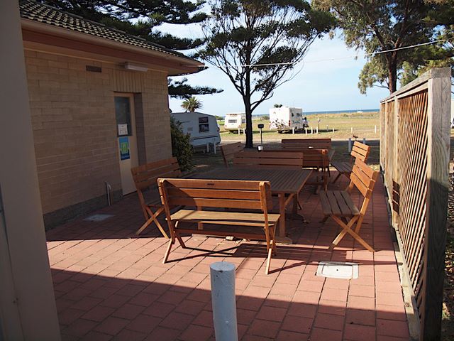 Victor Harbor Beachfront Holiday Park - Russell Barter 2009 - Victor Harbor: Nice place to relax and have coffee