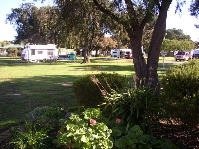 Victor Harbor Holiday & Cabin Park - Victor Harbor: Shady powered sites for caravans