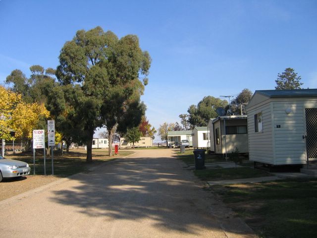Forest Hill Caravan Park - Wagga Wagga: Good paved roads throughout the park
