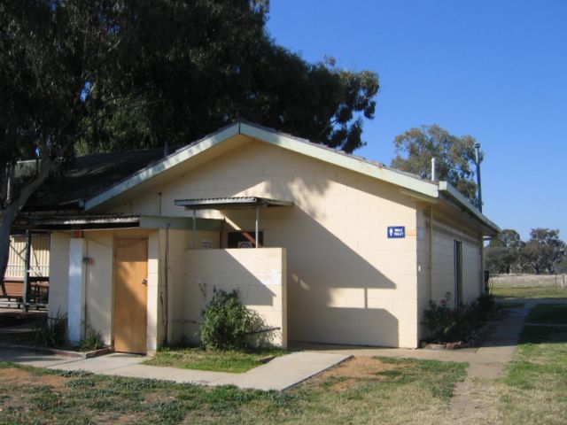 Forest Hill Caravan Park - Wagga Wagga: Amenities block and laundry