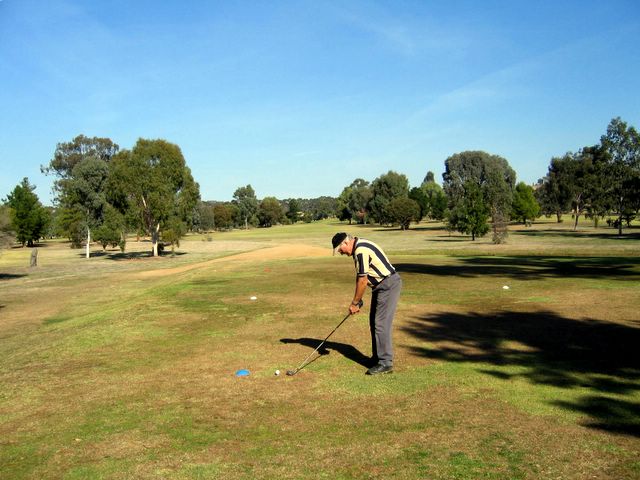 Wagga Wagga RSL Golf Course - Wagga Wagga: Fairway view Hole 4