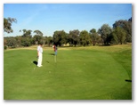 Wagga Wagga RSL Golf Course - Wagga Wagga: Green on Hole 2