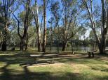 Willows Camping and Recreation Reserve - Wahgunyah: Picnic tables
