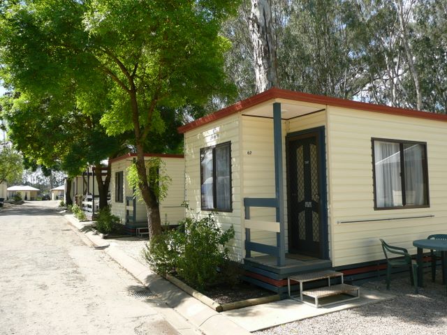 Wangaratta Caravan & Tourist Park - Wangaratta: Cottage accommodation, ideal for families, couples and singles