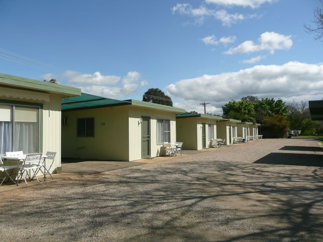 BIG4 Wangaratta North Cedars Holiday Park - Wangaratta: Motel style accommodation