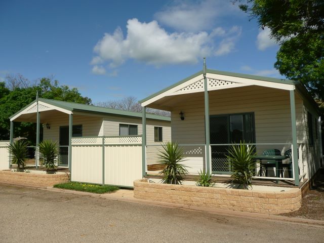BIG4 Wangaratta North Cedars Holiday Park - Wangaratta: Cottage accommodation, ideal for families, couples and singles