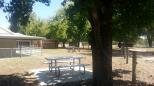 Oxley Recreation Reserve - Wangaratta: Picnic table and seats.