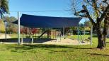 Painters Island Caravan Park - Wangaratta: Shaded playground