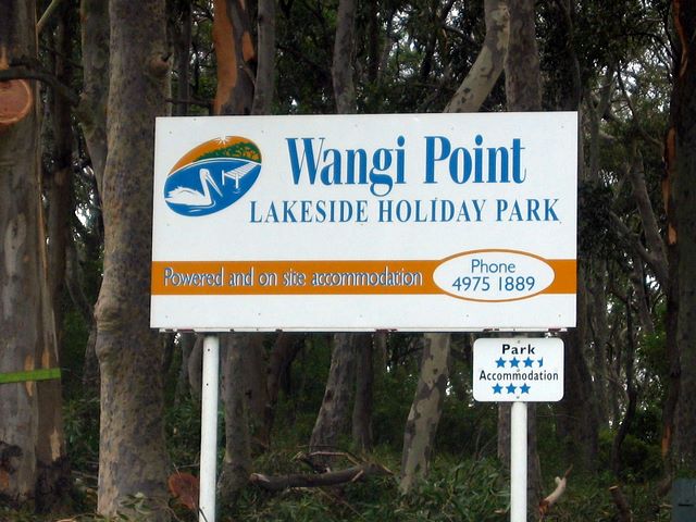 Historical photos of Wangi Point Lakeside Holiday Park 2006 - Wangi Wangi: Historical photos of Wangi Point Lakeside Holiday Park 2006 welcome sign