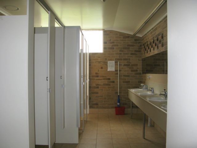 Wannon River Holiday Park - Wannon: Interior of Amenities