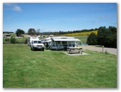 Waratah Caravan Park and Camping Ground - Waratah: Powered sites, some on grass, others on lower level on gravel.