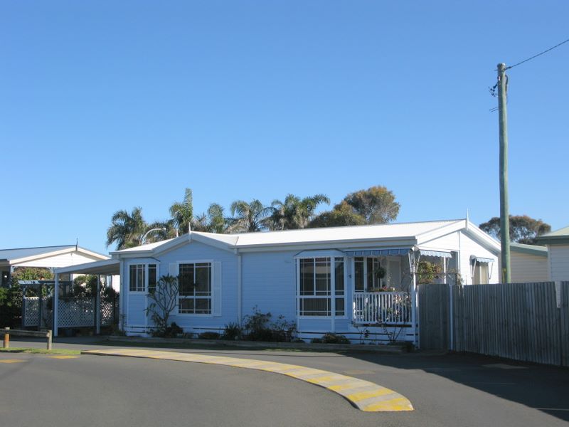 Lake Windemere Caravan and Manufactured Home Park - Warilla: One of the many manufactured homes with the park.