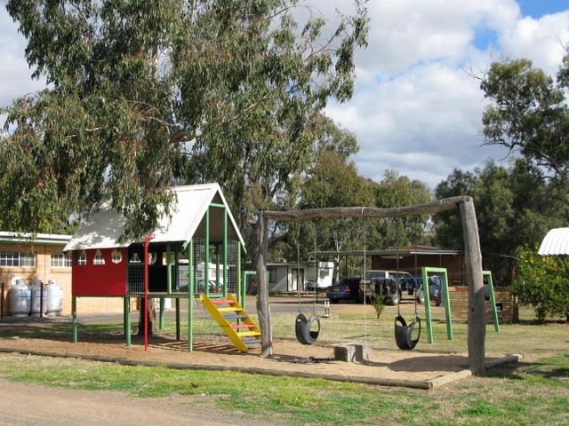 Macquarie Caravan Park - Warren: Playground for children