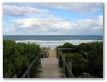 Surfside Holiday Park - Warrnambool: Pathway to the beach from the park