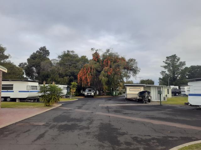 Waterloo Village Caravan Park - Waterloo: Via entrance