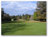 Wentworth Falls Country Club - Wentworth Falls: Green on Hole 2 looking back along fairway