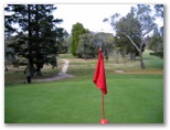 Wentworth Falls Country Club - Wentworth Falls: Green on Hole 5 looking back along fairway