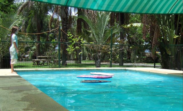 Gunna Go Caravan Park - Proserpine: Covered swimming pool
