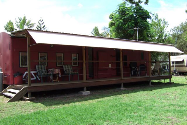 Gunna Go Caravan Park - Proserpine: Railway carriage accommodation