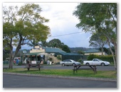 Wiangaree Rest Area - Wiangaree: Picnic tables and food store opposite