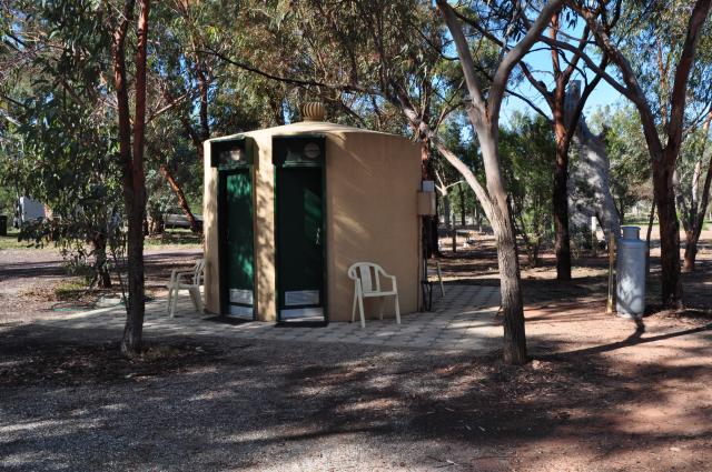 Stony Creek Bush Camp & Caravan Park - Wilmington: Showers block; They are located inside a converted concrete water tank and there is plenty of room. 