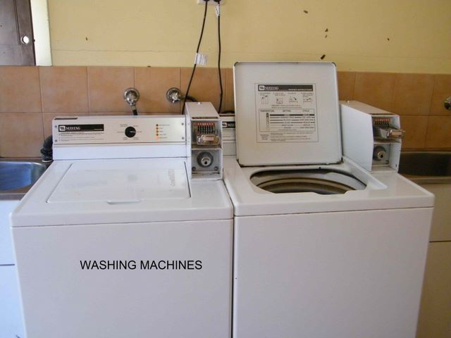 Wilpena Pound Camping and Caravan Park - Wilpena Pound: Washing machines
