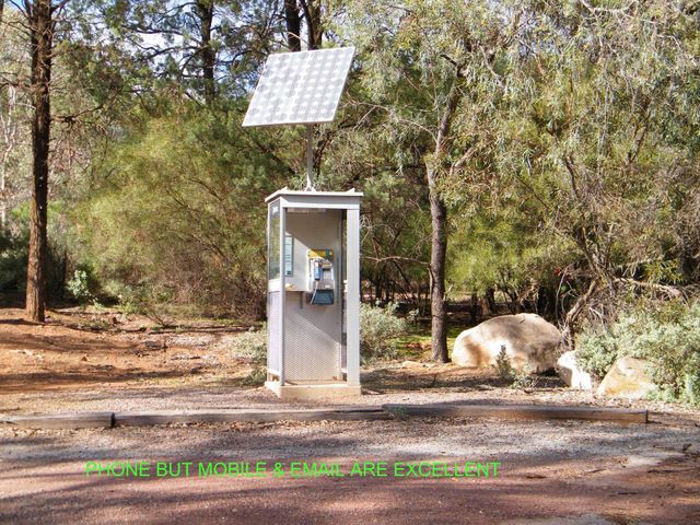 Wilpena Pound Camping and Caravan Park - Wilpena Pound: Public phone.  Mobile and email reception is excellent.