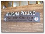 Wilpena Pound Camping and Caravan Park - Wilpena Pound: Wilpena Pound welcome sign