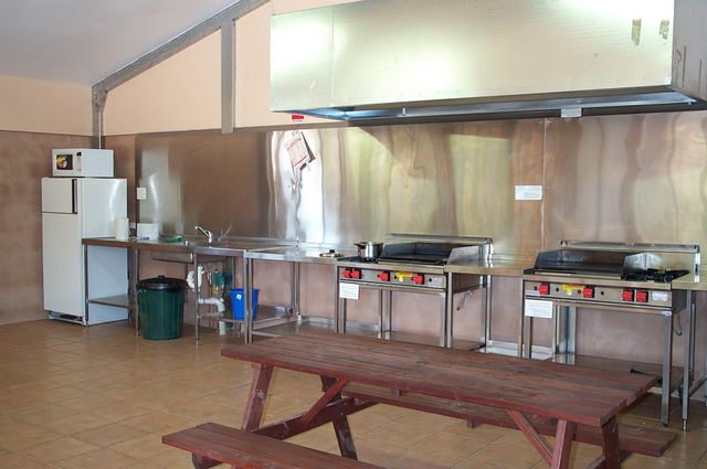Rawnsley Park Station - Wilpena Pound: Interior of camp kitchen